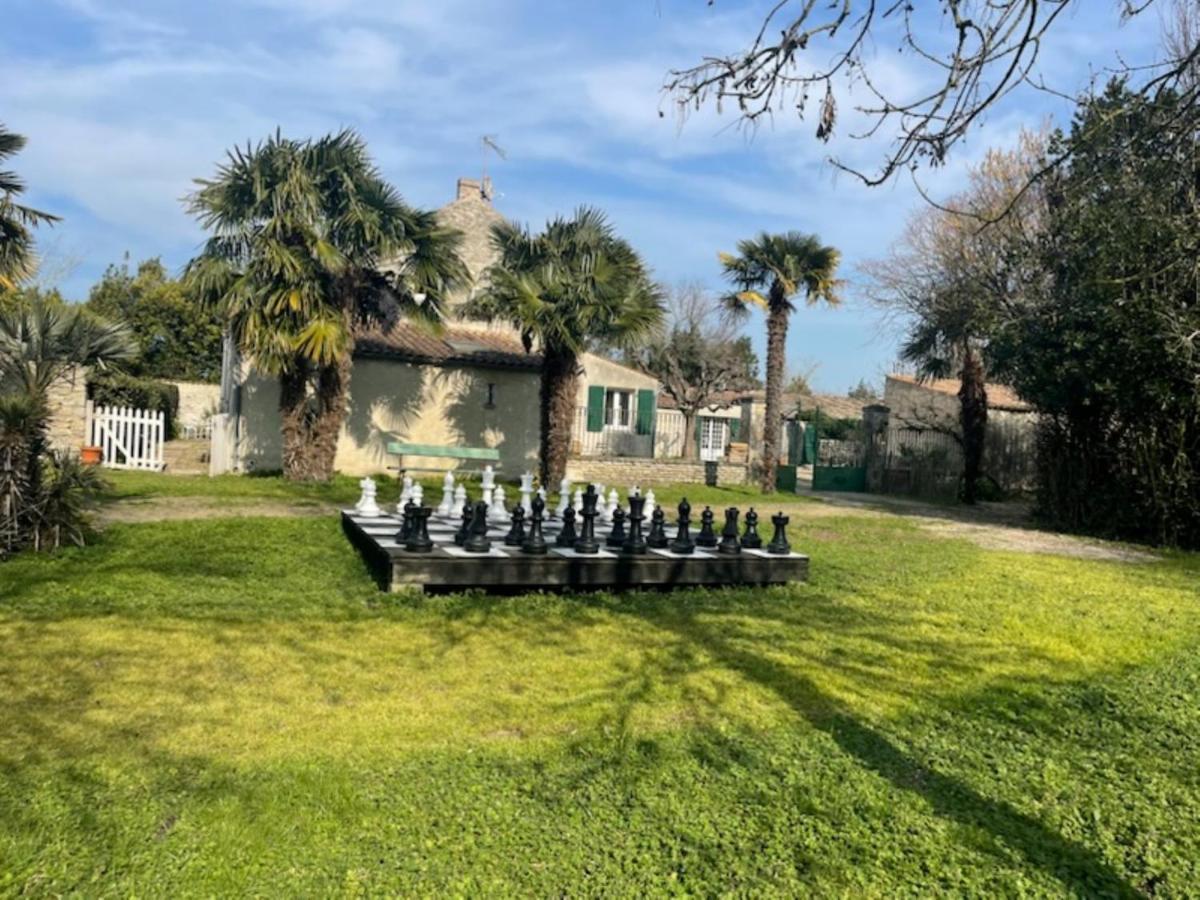 Le Chai Maison De Charme Pour Tribu Joyeuse Le Château-dʼOléron Esterno foto