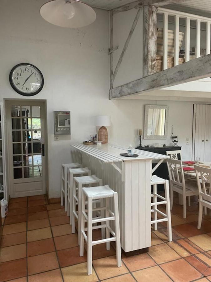 Le Chai Maison De Charme Pour Tribu Joyeuse Le Château-dʼOléron Esterno foto