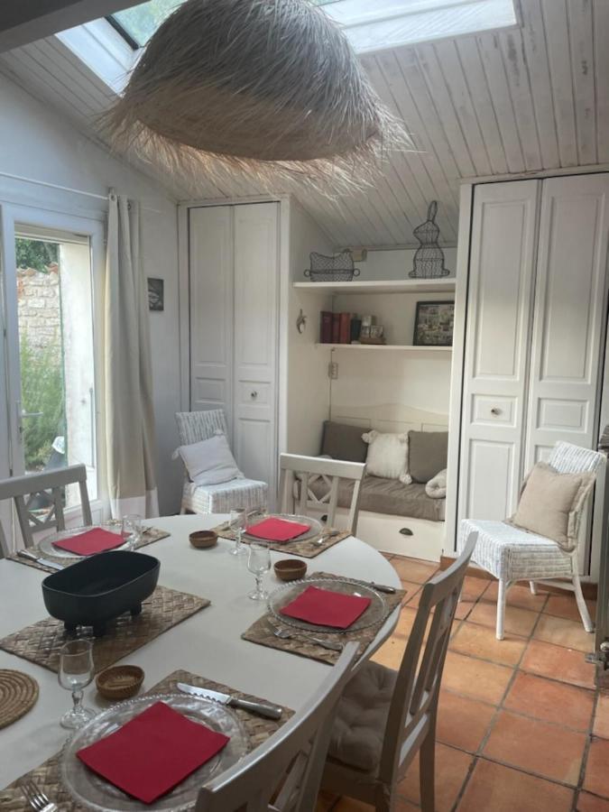 Le Chai Maison De Charme Pour Tribu Joyeuse Le Château-dʼOléron Esterno foto