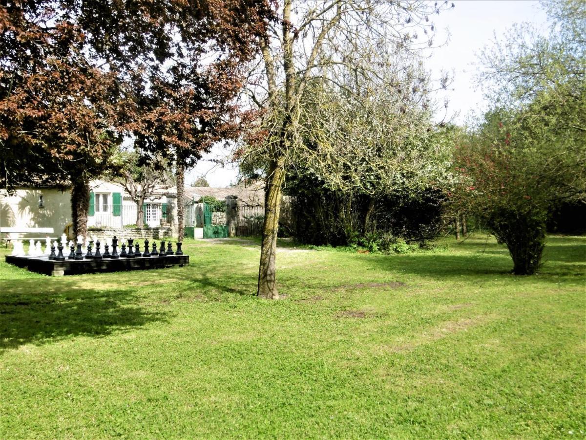 Le Chai Maison De Charme Pour Tribu Joyeuse Le Château-dʼOléron Esterno foto